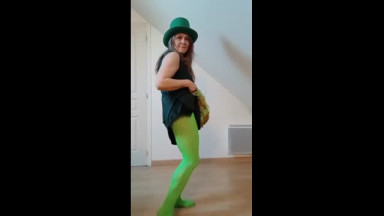 2025 03 17 Esclave F strip tease st patrick